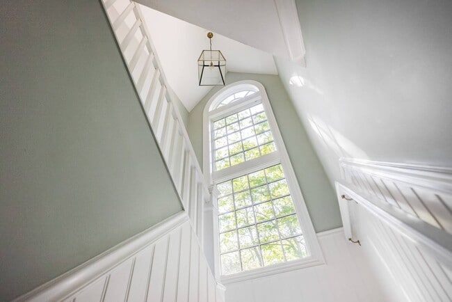 Building Photo - 29 Meadows E