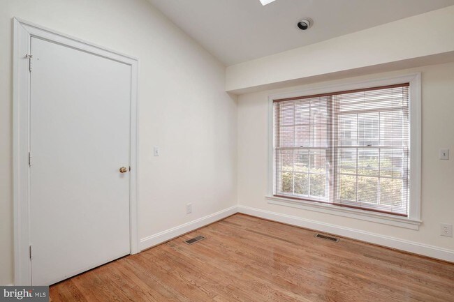 Building Photo - 3925 Ivy Terrace Ct NW