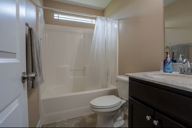 Building Photo - 3 Bedroom, 2 bath beautiful home - Bridgeport Community Sneads Ferry