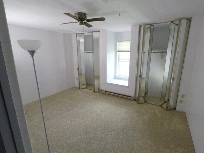 Building Photo - 22 Fredricksburg Ct