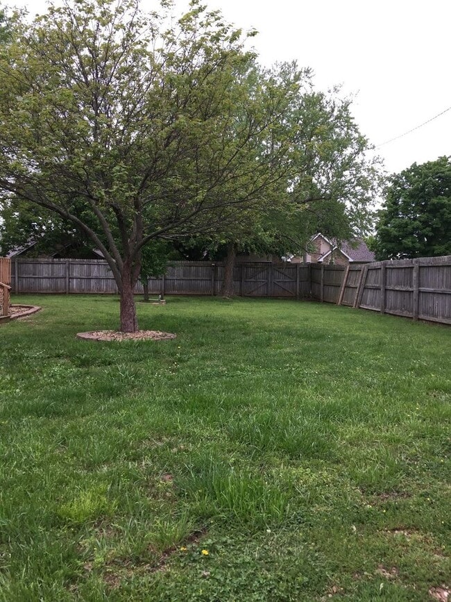 Building Photo - Executive Rental Nestled in Hickory Ridge ...