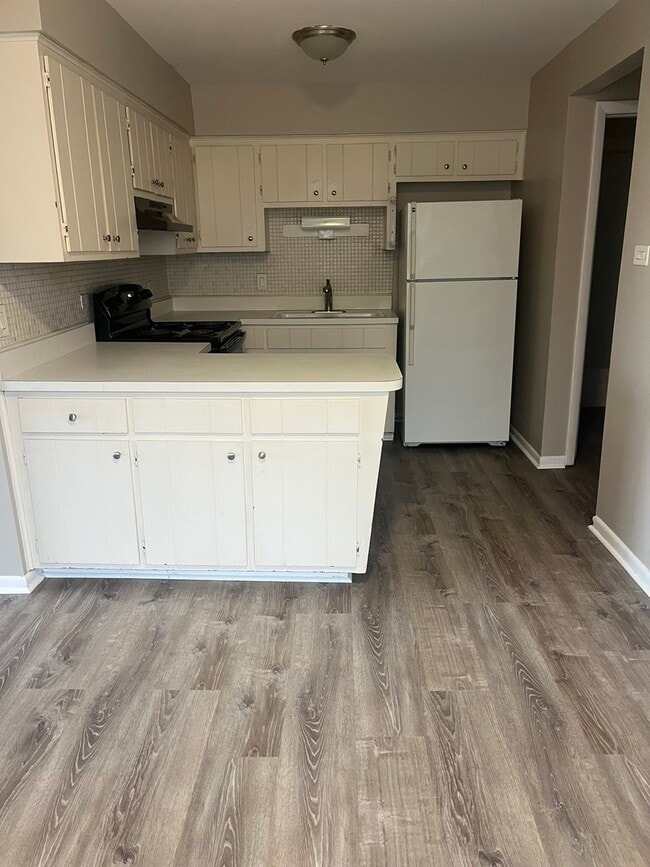 Building Photo - 6045 Marshall Ave