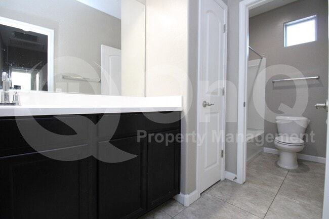 Building Photo - 1255 N Arizona Ave