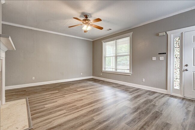 Building Photo - Welcome to this stunning 4-bedroom, 2.5-ba...