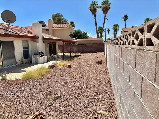 Building Photo - 3833 El Camino Rd