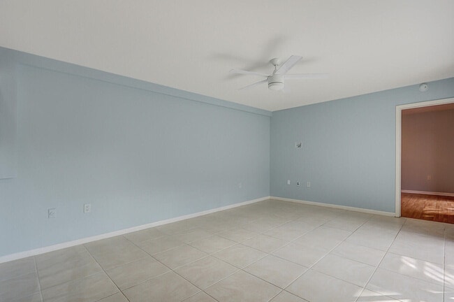 Building Photo - 803 8th Terrace