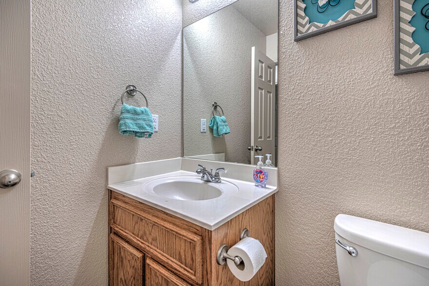 Building Photo - 1607 Powder River Dr APT B