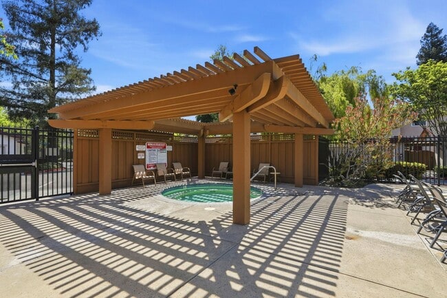 Building Photo - 2 Bedroom Townhome with Private Yard and 2 Car Garage in Santa Clara