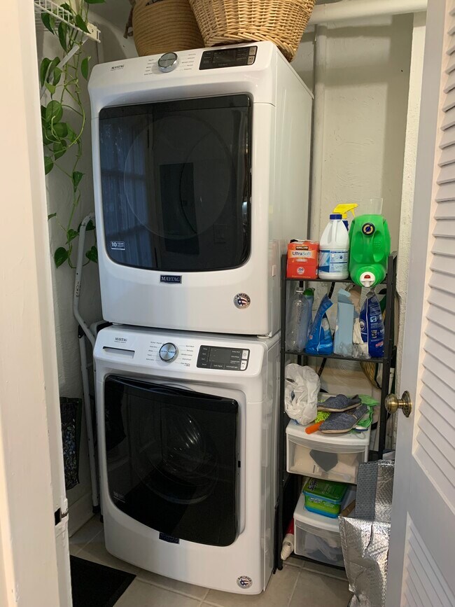 Washer and dryer - 3757 Jason Ave