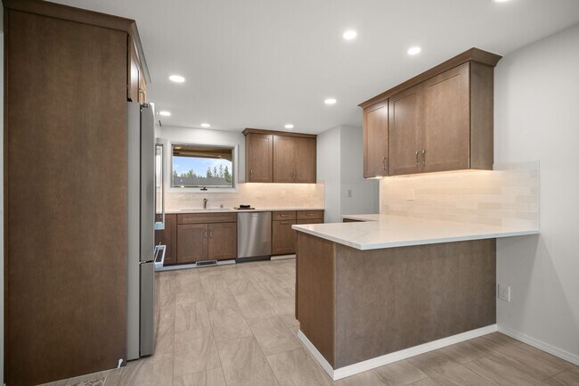 Building Photo - Available Now!! 5 Bedroom, 3 Bathroom Ranc...