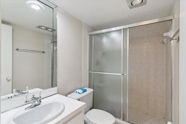 Building Photo - 3080 N Course Dr