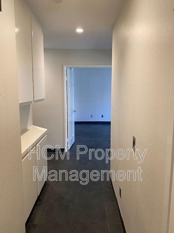 Building Photo - 25133 Via Azul