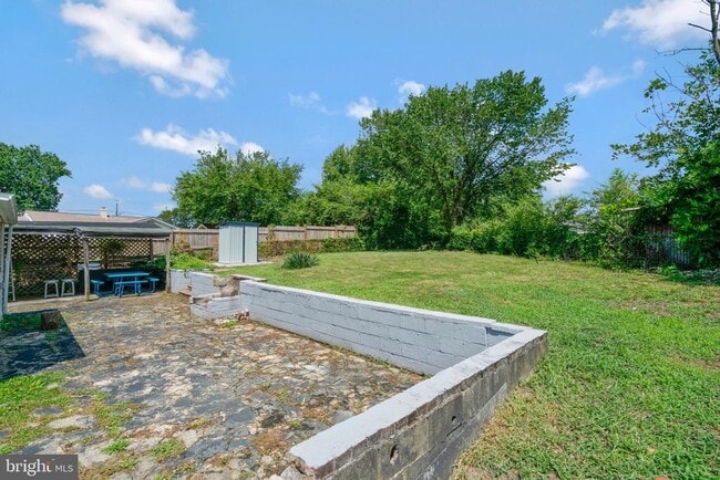 Building Photo - 728 Carson Ave