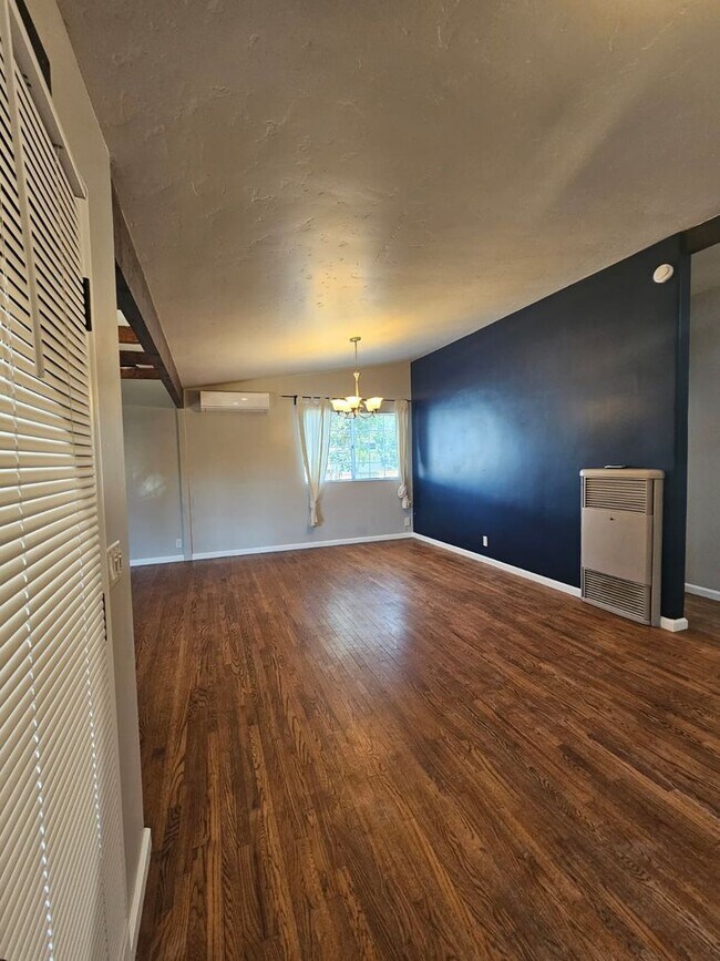 Building Photo - 352 Bonito Ave