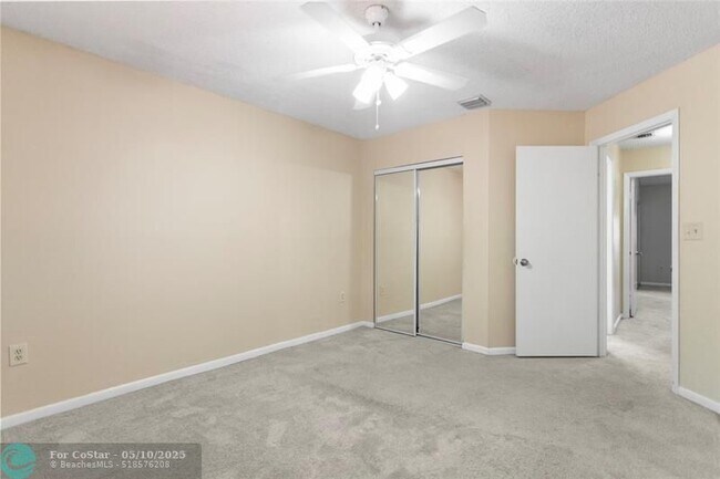 Building Photo - 640 N University Dr