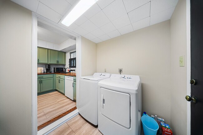 Building Photo - 4802 Kinglet St