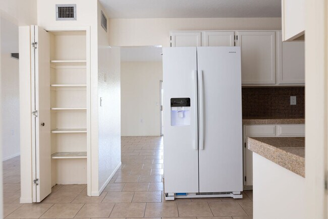 Building Photo - 830 W Rio-Altar