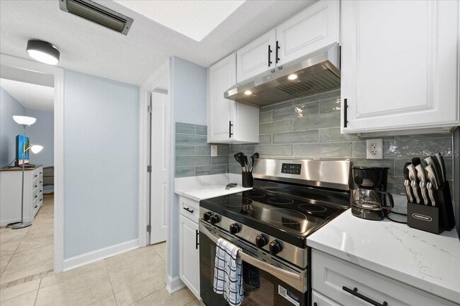 Building Photo - 440 S Gulfview Blvd