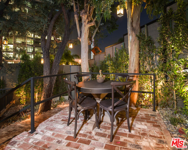 Building Photo - 8555 W Sunset Blvd