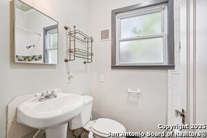 Building Photo - 531 W Gramercy Pl