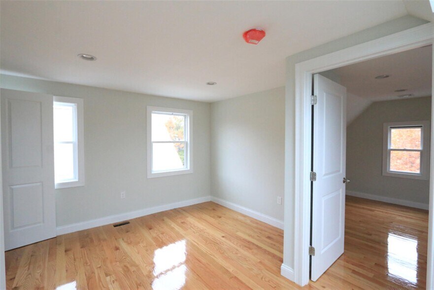 Building Photo - 29 Elmwood St