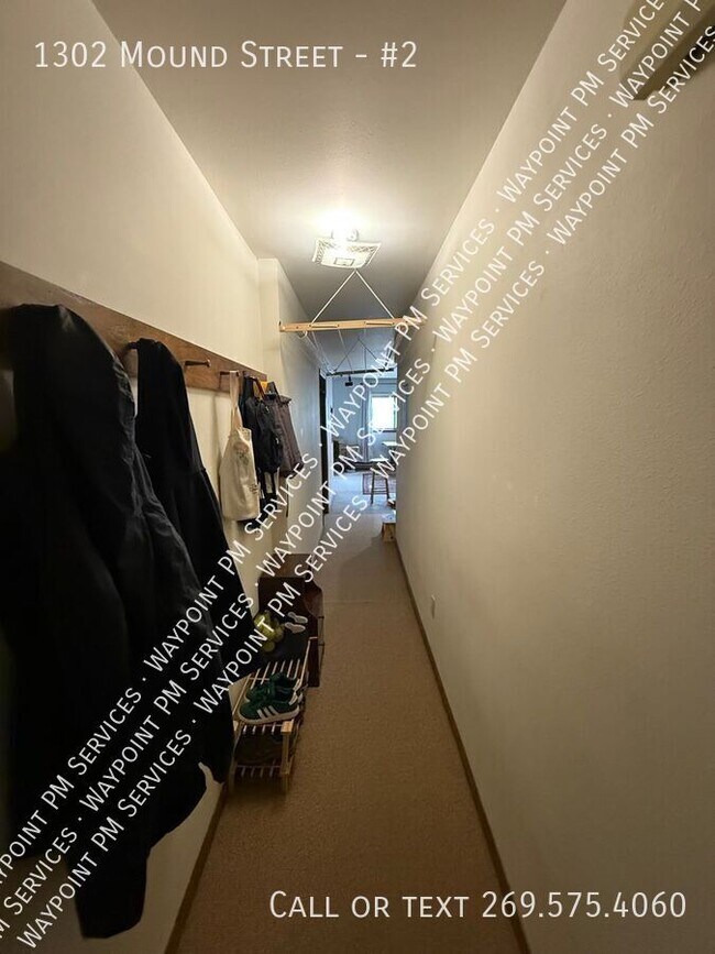 Building Photo - 1302 Mound St