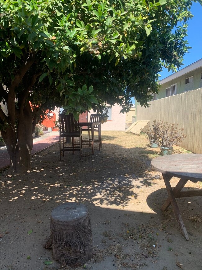 Building Photo - 1823 Stanley Ave