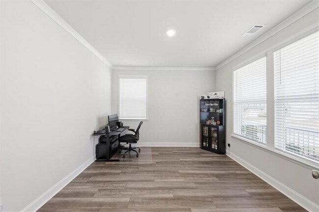 Building Photo - 3939 Alderstone Dr