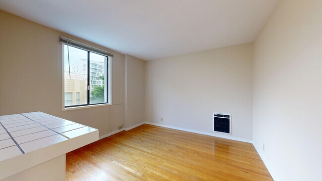 Building Photo - 1860 Jackson St