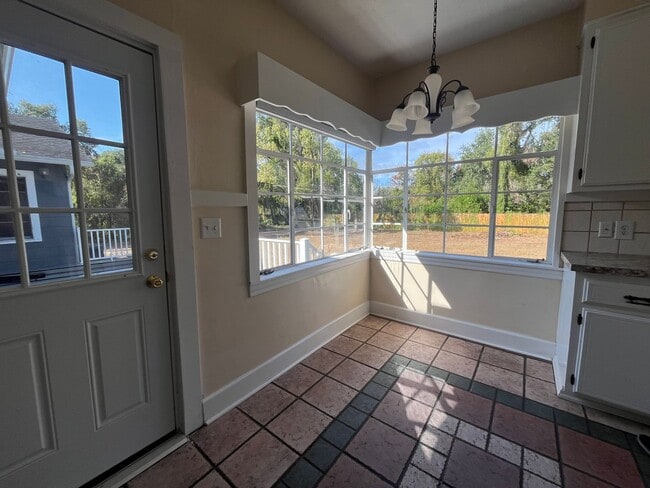 Building Photo - Spacious 3 Bedroom Home • 2,100+ Sq Ft just outside of Live Oak Location