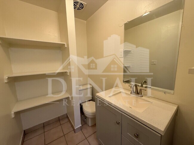 Building Photo - 4719 N 15th Ave
