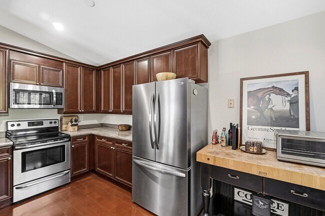 Building Photo - 2579 Bedford Mews Dr