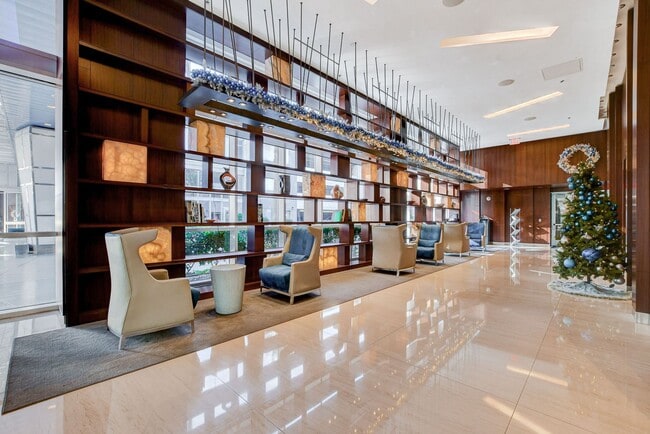 Building Photo - Fully Furnished 2 Bedroom 2 Bath High Rise with Strip Views
