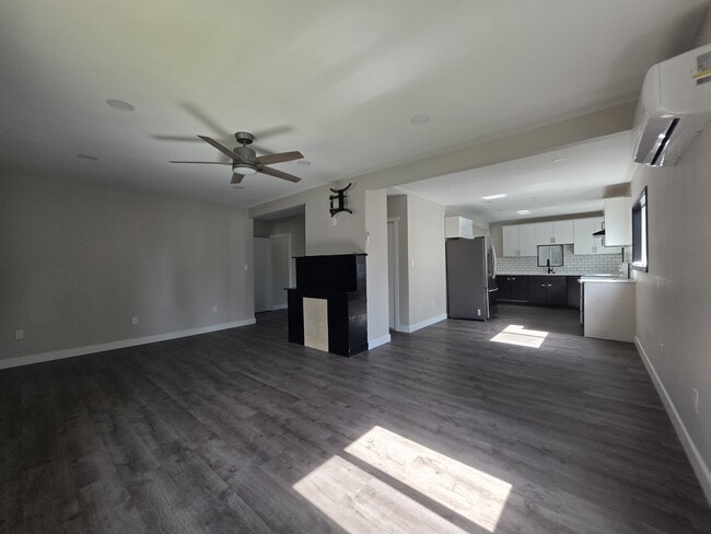 Building Photo - 1060-KE1060 15th St NE