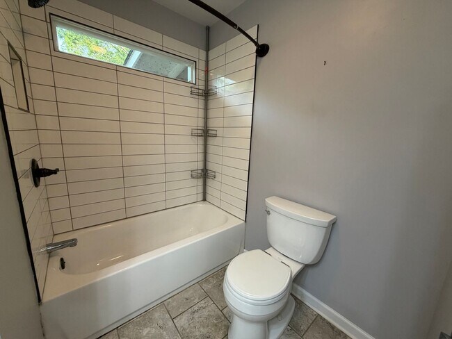 Building Photo - 3 Bedrooms, 1 Bathroom - Home in Celenease! *MOVE-IN SPECIAL!!*