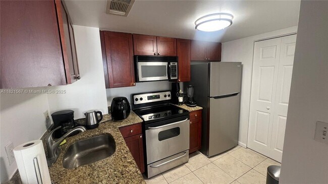 Building Photo - 770 Claughton Island Dr