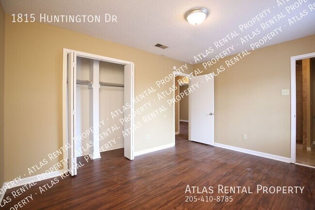 Building Photo - 1815 Huntington Dr