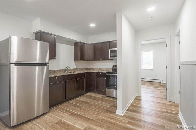 Building Photo - 2475 S Commerce Rd