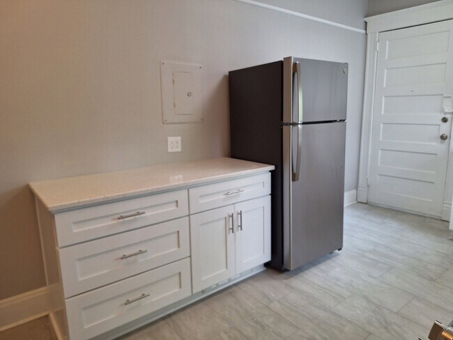 Building Photo - 852 Monroe Dr NE