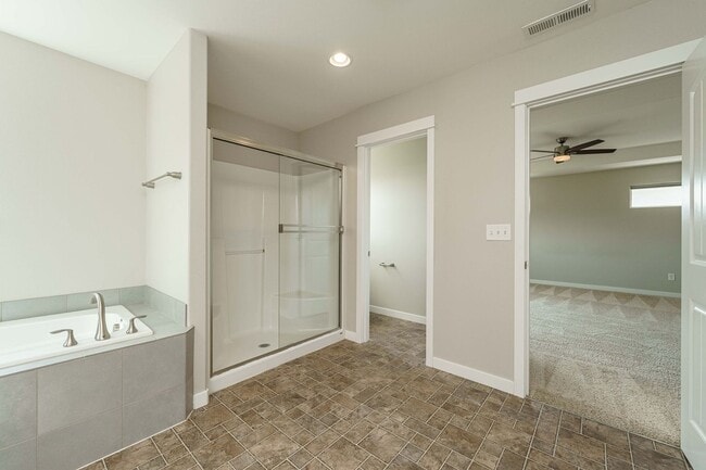 Building Photo - $500 Move In Special  3 Bedroom 2.5 Bath -...