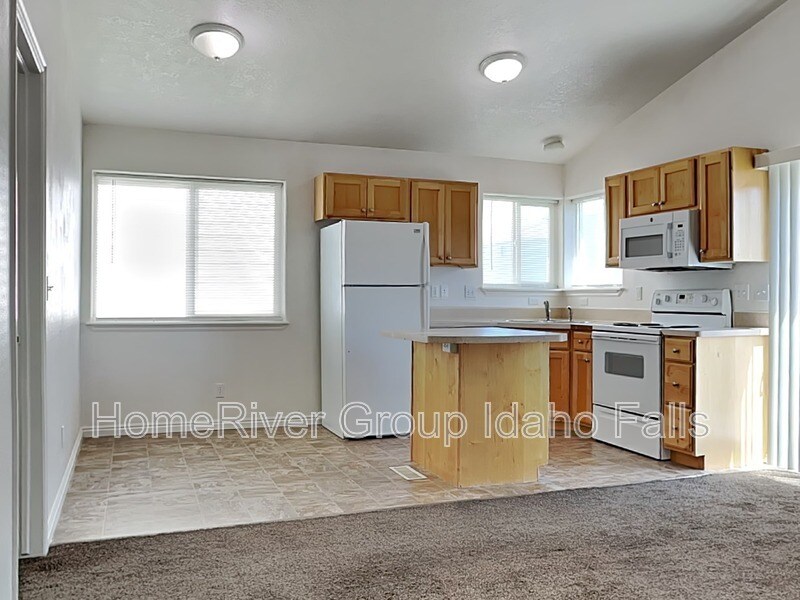 Building Photo - 3693 Deloy Dr