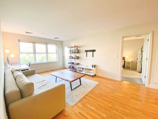 Building Photo - 318 Rindge Ave