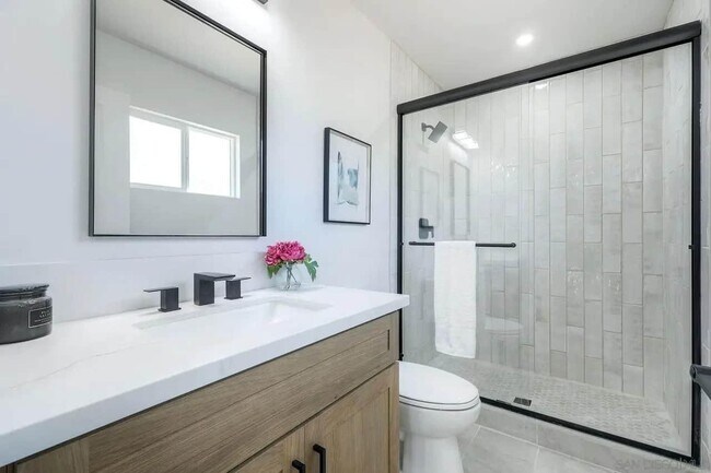 Building Photo - 436 Date Ave