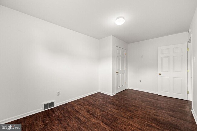 Building Photo - 717 S Wayne St