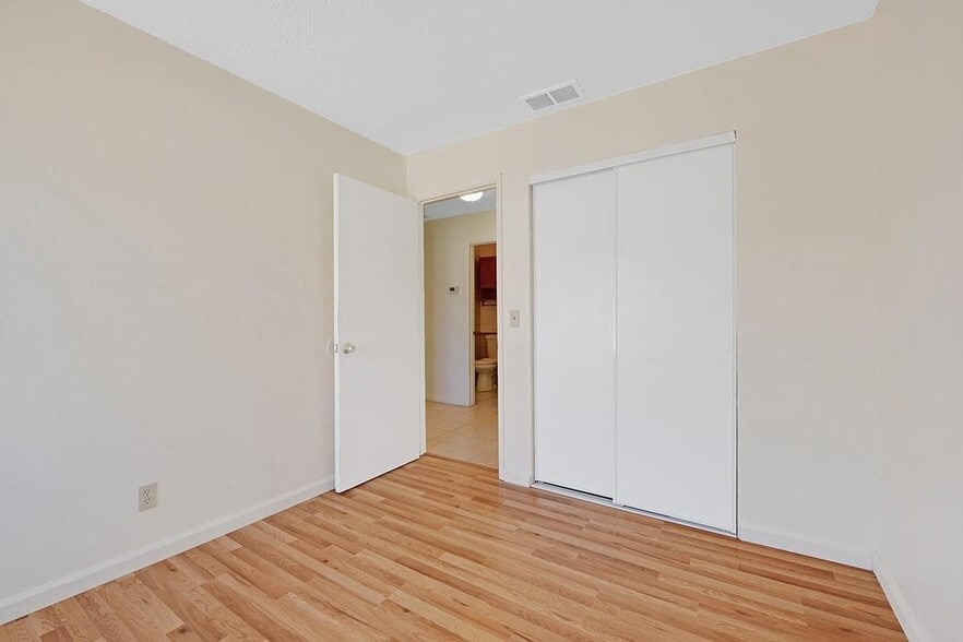 Building Photo - 1285 Boa Vista Dr