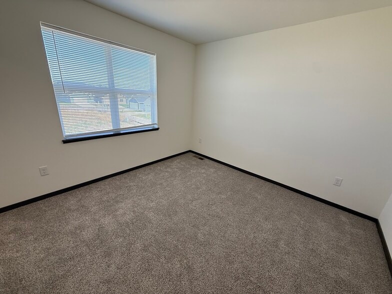 Building Photo - 4825 Suelo Rd
