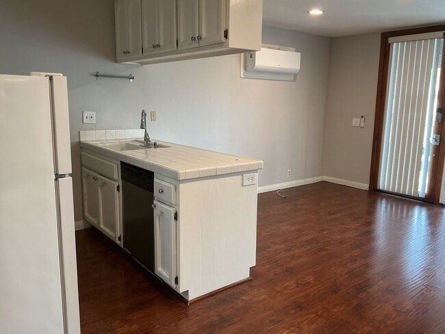 Building Photo - Los Caballeros Clubhouse #1304