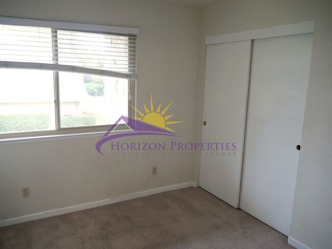 Building Photo - 3 Bed 2.5 Bath 1,380 sqft Townhome in Carmichael