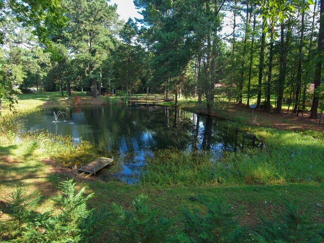 Building Photo - 205 Jarrett Ln