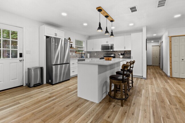 Building Photo - 2725 NW 44th Pl